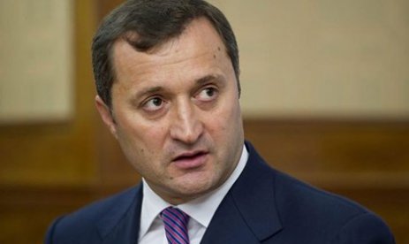 Vlad Filat consideră că acțiunile respective reprezintă o încercare clară de a exercita presiuni asupra șefului statului și ele trebuiesc condamnate. 