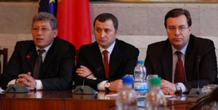 Январь тринадцатого года открыл для молдавских политиков череду неприятностей. 