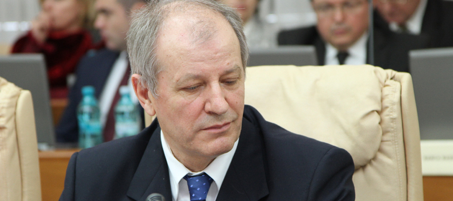 Ofiţerii CNA i-au acordat ministrului Sănătăţii Andrei Usatîi statutul de bănuit, alături de alte 4 persoane.