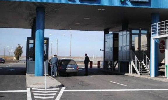 Membrii grupării se ocupau de transportarea migranților în România, pe baza unor invitații semnate de cetățeni români, care le dădeau posibilitatea să obțină viză de intrare în țară.