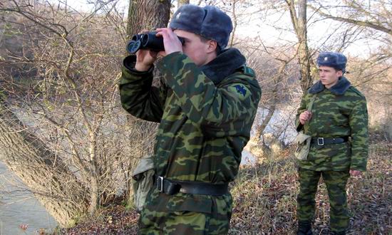 Totodată, în ultimele 24 de ore, polițiștii de frontieră au reținut două persoane care au încălcat regimul de frontieră. Foto: border.gov.md