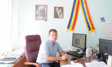 Valeriu Munteanu susţine că „aceste lucruri trebuie făcute în coraport cu multe alte acţiuni, în primul rînd educative”