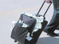 Bărbatul mai este învinuit de procurori că, activînd în calitate de administrator al unui agent economic