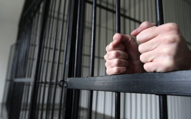 Dacă vor fi găsiți vinovați, suspecții riscă de la 6 până la 10 ani de închisoare.