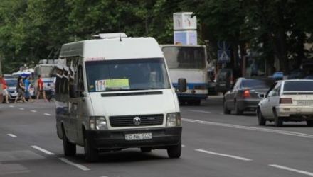 Amintim că șoferii de microbuze solicită primăriei ca taxa pentru călătorie să fie majorată