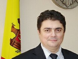По словам Калмыка, "Молдова завершила переговоры с ЕС по заключению соглашений о свободной торговле, а с другой стороны, на повестке дня возник вопрос о целесообразности вхождения в Таможенный союз".