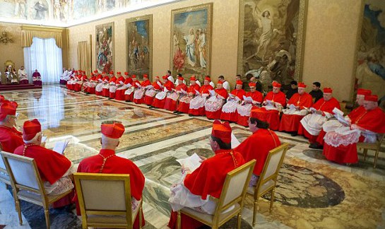 Cardinalii s-au reunit luni pentru ultima "Congregaţie Generală", după care se vor închide, marţi, în Conclav în vederea alegerii următorului papă.