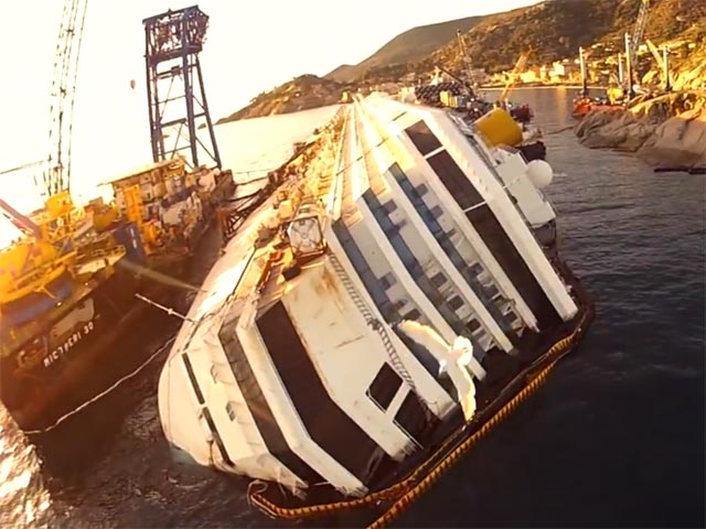 Вокруг лайнера Costa Concordia, затонувшего у итальянских берегов в январе 2012 года, не утихают страсти.
