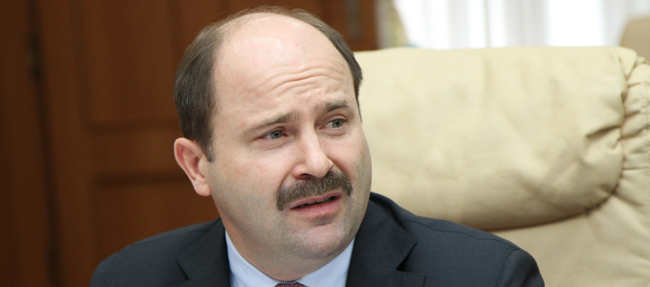  Amintim că liderii AIE urmează să se întâlnească, miercuri, în vederea începerii negocierilor privind reconstituirea alianţei de guvernare.