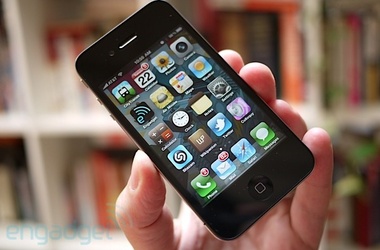 23-летнюю китаянку убило током во время разговора по iPhone, который был включен в сеть для подзарядки.
