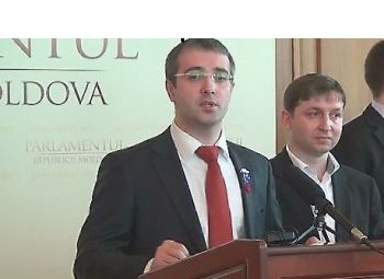 Депутат от ПКРМ Сергей Сырбу.