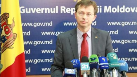 Comuniștii, socialiștii, dar și deputatul neafiliat Mihai Godea, au criticat proiectul, afirmând că este unul „nechibzuit”