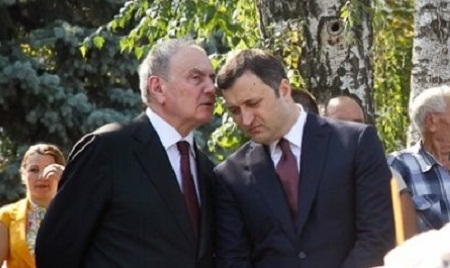 In aceste momente, preşedintele Nicolae Timofti poartă negocieri cu fracţiunea PL la Reşedinţa de Stat.