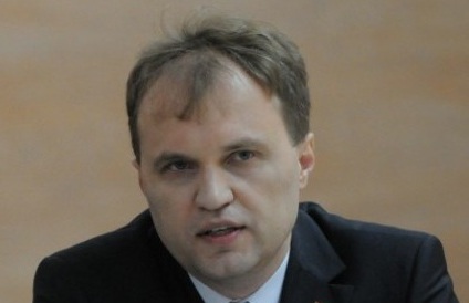Serviciul de presă al lui Evgheni Şevciuk precizează că această „ordine temporară de finanţare a cheltuielilor” va fi în vigoare pînă cînd se va reuşi adoptarea bugetului.