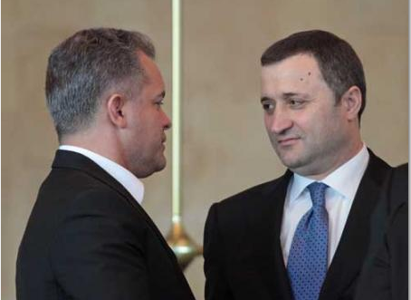 Премьер завидует успехам Владимира Плахотнюка и боится его»,— сообщил лидер демократов. 