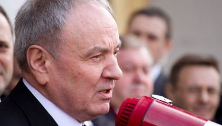 Șeful statului a fost judecător la Curtea Supremă deJustiţie din 1980.