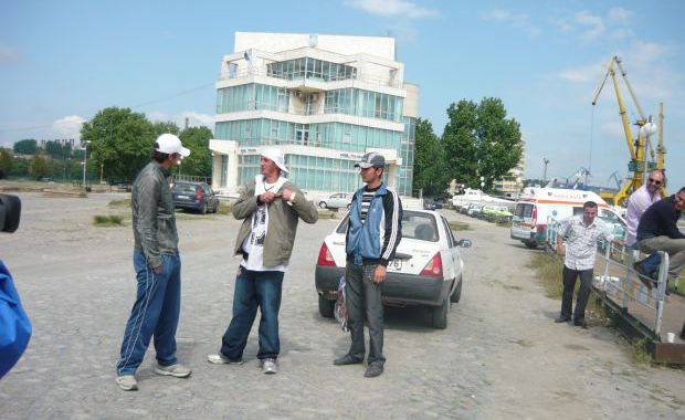 Moldovenii sunt suspectaţi de furtul a 44 de motoare în perioada noiembrie 2011- octombrie 2012.