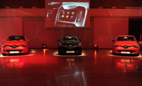 Alţi producători auto care oferă vânzarea online a automobilelor sunt Ford, în Marea Britanie, precum şi brandurile de nişă Tesla şi Fisker