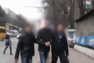 Если вина задержанных будет доказана, им грозит до 4 лет тюрьмы либо штраф до 20 тысяч леев. 