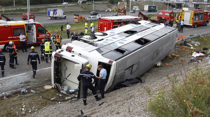 Două persoane au murit şi alte 34 au fost rănite într-un accident de autocar în care se aflau suporteri ai echipei poloneze.