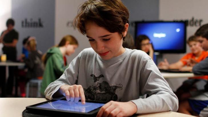 În urma unei înțelegeri cu compania Apple, școlile din Los Angeles le vor oferi tuturor elevilor câte un iPad.