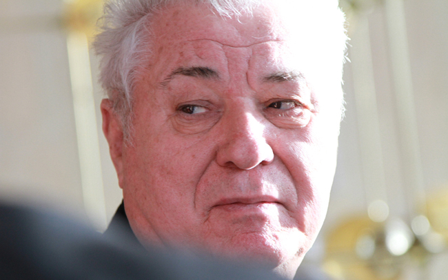 Comuniştii insistă ca guvernul Leancă să fie demis. 