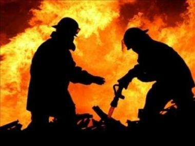 Cauza izbucnirii incendiului se cercetează.
