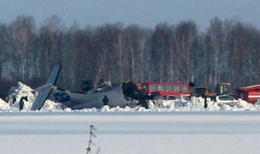 Cele 20 de persoane aflate la bordul unui avion aparţinând companiei kazahe SCAT au murit în urma prăbuşirii aeronavei.