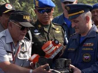 Российская военная разведка расследует, могли ли американцы спровоцировать катастрофу российского лайнера Sukhoi Superjet 100.