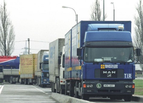 Potrivit Serviciului Vamal din R. Moldova, coada creată la frontiera română afectează şi activitatea postului vamal Leuşeni.