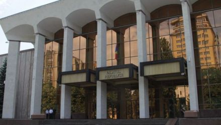Adoptat acum mai bine de o lună, actul legislativ urma să fie transmis spre promulgare în următoarea zi după ce a fost adoptat