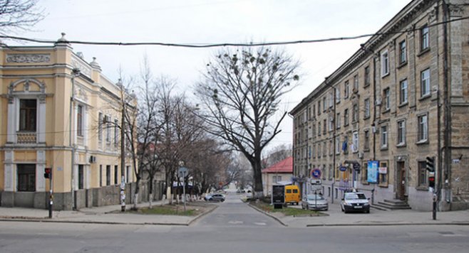 Potrivit Primariei, până atunci pe tronsonul cuprins între strada Cosmonauţilor şi Columna urmează să fie reparate faţadele clădirilor.