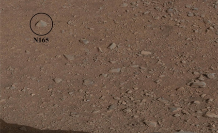 Cu ajutorul instrumentului ChemCam, Curiosity a „tras” de 30 de ori într-o piatră aflată în apropierea sa, creând scântei.