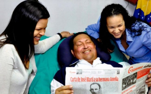 "Insuficienţa respiratorie postoperatorie persistă şi tendinţa nu este favorabilă, iar el continuă tratamentul", a declarat ministrul Ernesto Villegas. 