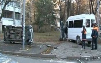 За рулем Хонды находилась девушка, которая не пострадала.