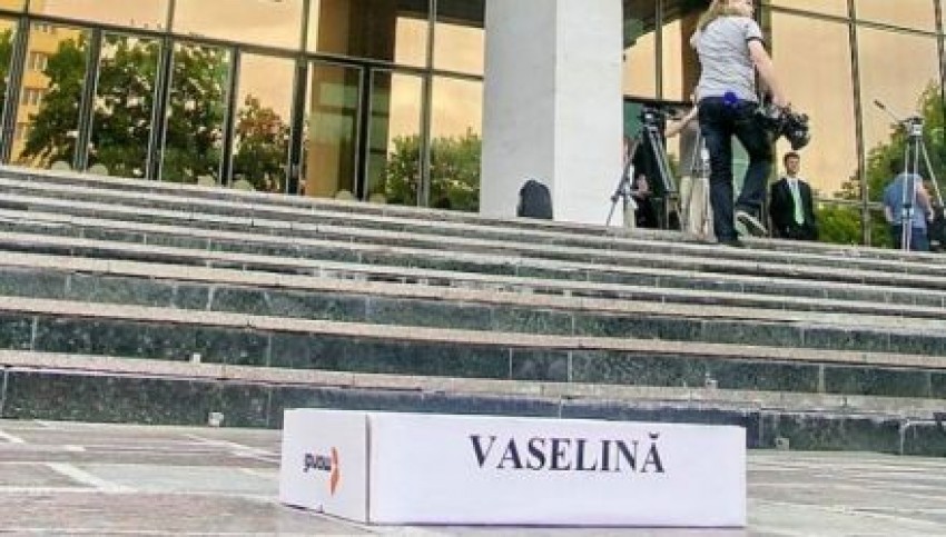 Cei doi au declarat că Legea privind egalitatea de șanse va fi votată în Parlament în pofida tuturor protestelor.