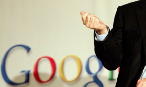 Acum, Google nu doar că beneficiază de colaborări multiple pentru îmbunătăţirea Androidului, ci oferă sistemul de operare gratuit.