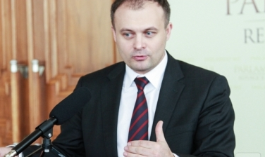 Депутат от Демократической партии Адриан Канду уверен, что премьер-министром Молдовы может быть не только Владимир Филат.