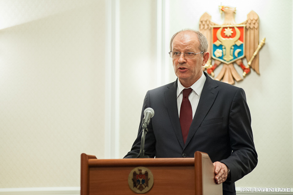 Un director demis şi alţi 8 sancţionaţi disciplinar printr-un ordin al lui Andrei Usatâi