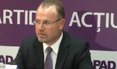  Este necesar ca dumnealui să se adreseze naţiunii şi să dea asigurări şi garanţii cetăţenilor", a declarat Mihai Godea în cadrul unui briefing de presă