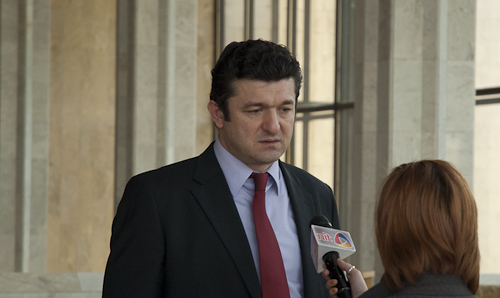  Este o glumă de prost gust. Nu este adevărat că am fost demis”, a declarat Muntean
