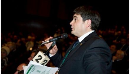 Tovarășe Reșetnicov, pentru afirmații calomnioase trebuie să fiți acționat în judecată