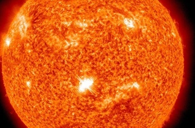 Сильная вспышка на Солнце может вызвать магнитную бурю. Фото: NASA 