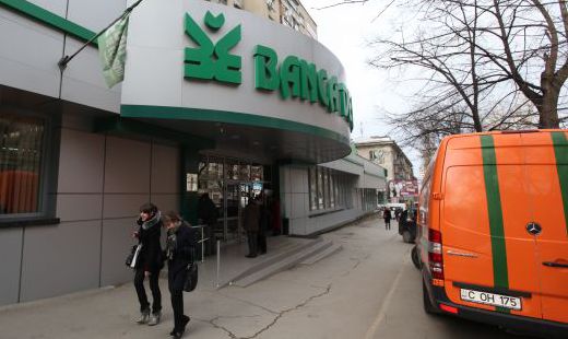 Unul dintre dosarele penale pornite pe faptul încălcării regulilor de creditare în cazul Bancii de Economii a fost transmis astăzi procurorilor. 