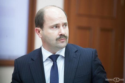  Liderul Partidului Comuniştilor, Vladimir Voronin, se află într-o fază de degradare şi dă în mintea copiilor.