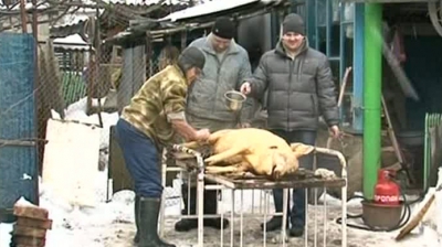 Ритуал завершается общим застольем. 