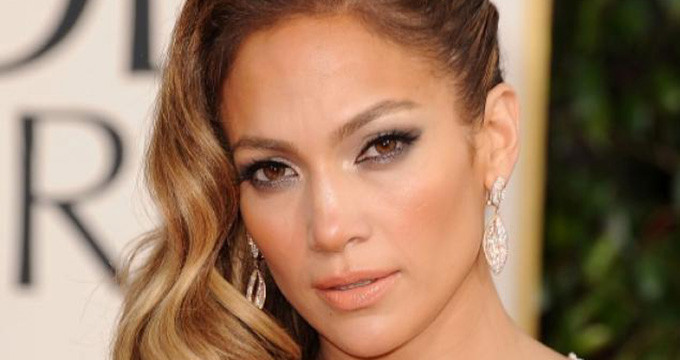  Cântăreaţa şi actriţa americană Jennifer Lopez va primi cea de-a 2.500-a stea de pe Bulevardul Gloriei - Walk of Fame - din Hollywood, pe 20 iunie.