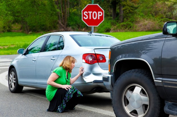 Pînă la venirea colaboratorilor poliției la locul producerii accidentului, asigură-te că poziția automobilelor implicate în trafic nu a fost schimbată.