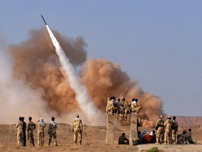 Iranul ameninţă că va ataca obiective militare americane şi Israelul, în cazul unui conflict