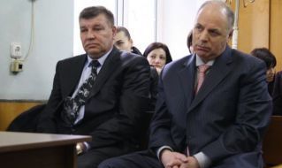 Cei doi sunt anchetaţi în dosarul Valeriu Boboc, pentru neglijenţă în serviciu, în timpul evenimentelor din aprilie 2009.